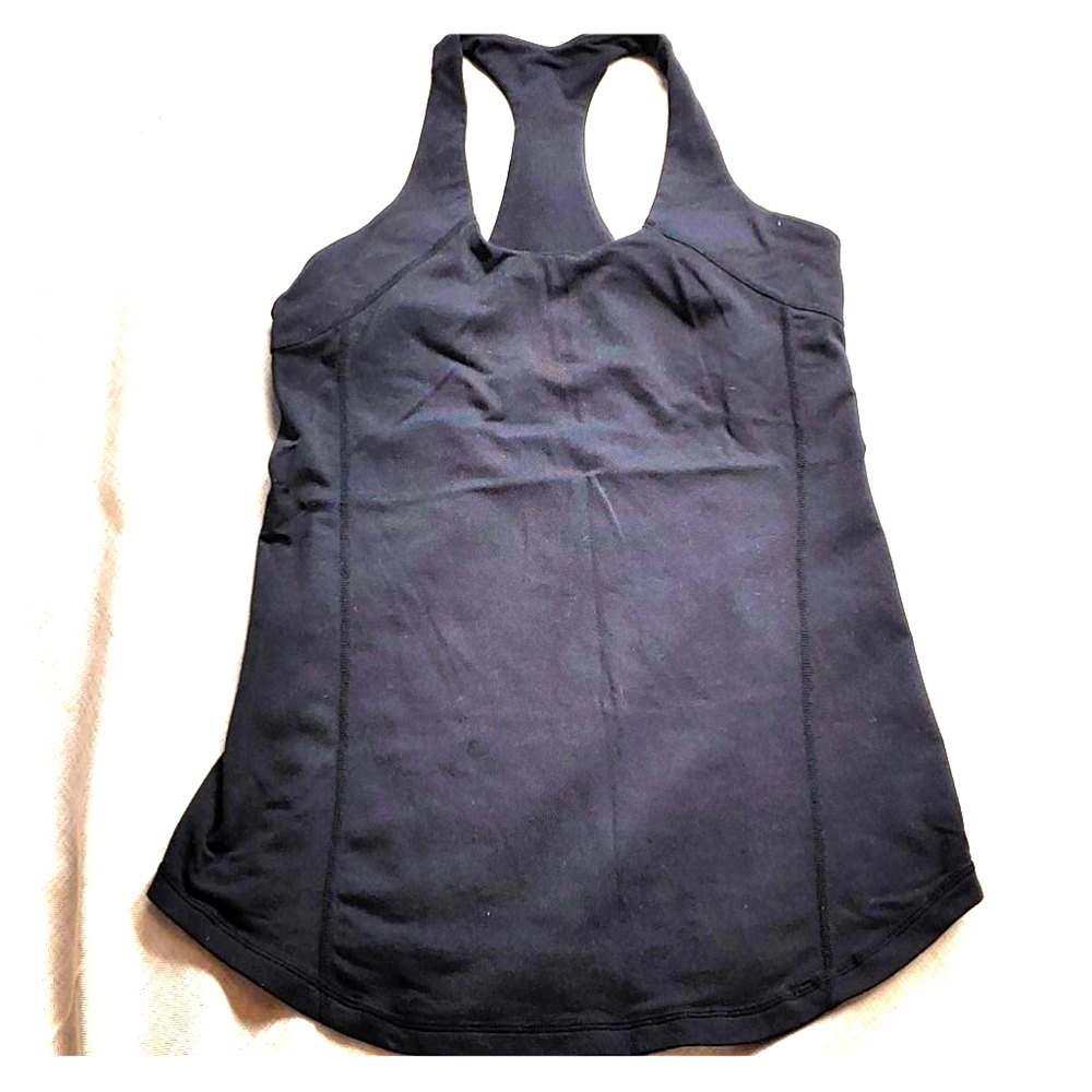 Lululemon black tank.